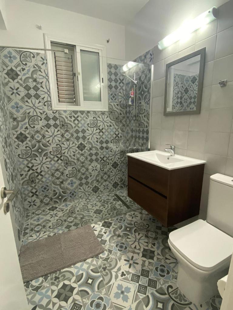 Central Pool-Side 2 Bedroom Apartment In Pafos Zewnętrze zdjęcie